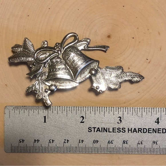 Rare Sterling Silver Bells and Holly Christmas Brooch - Picture 6 of 8
